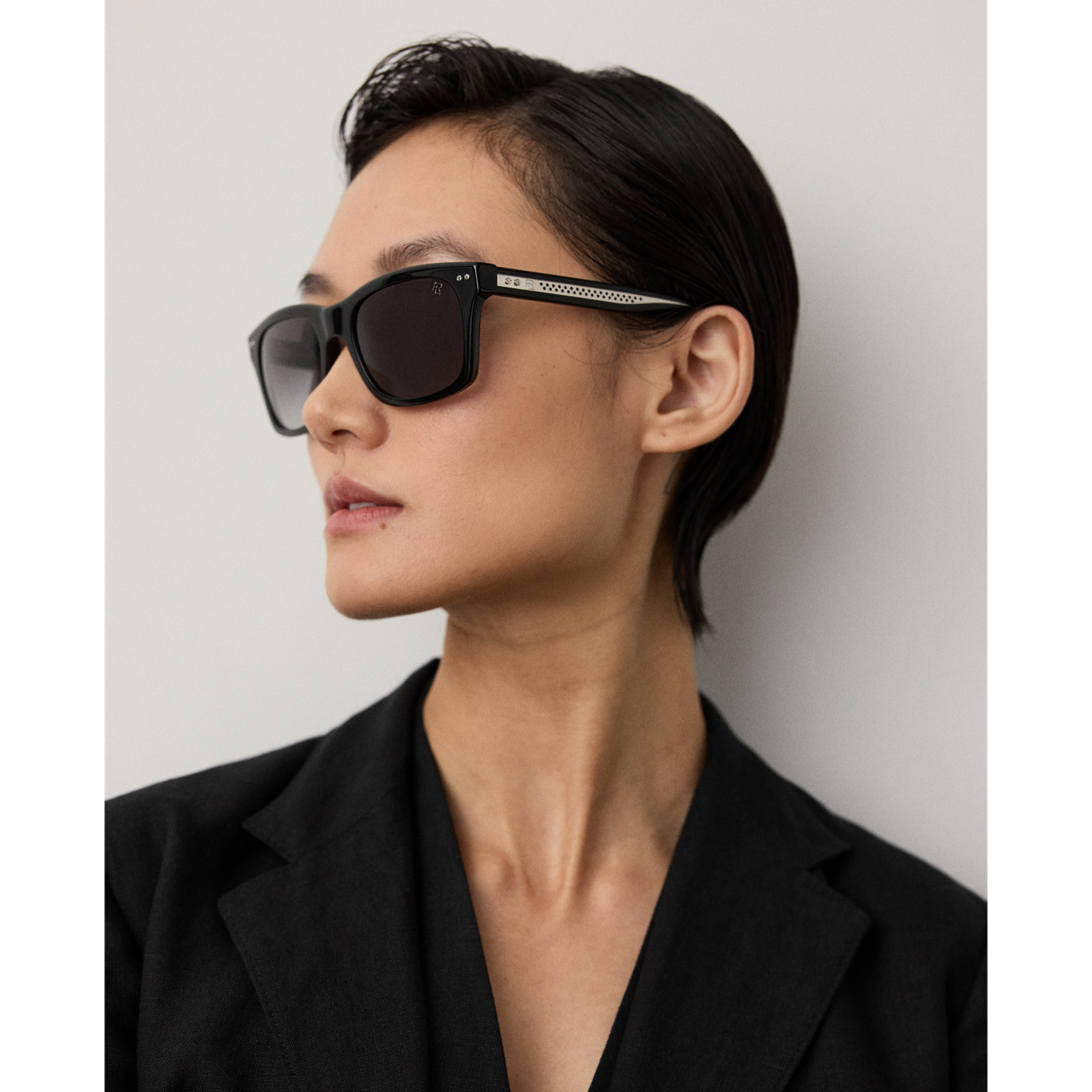 Женские солнцезащитные очки Ralph Lauren Automotive Square Sunglasses, цвет: Блестящий чёрный — фото 4