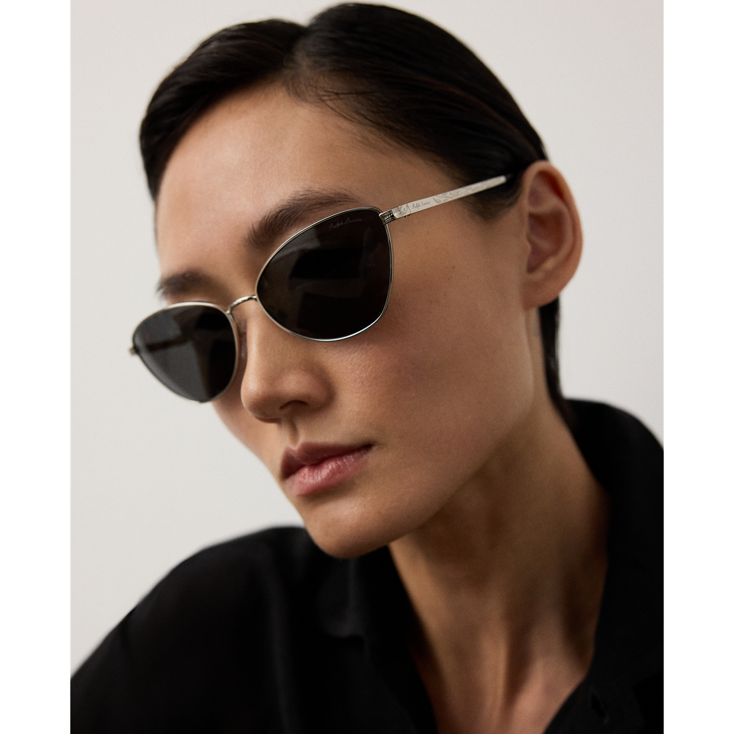 Женские солнцезащитные очки Ralph Lauren Western Rectangle Sunglasses, цвет: Серебряный — фото 4