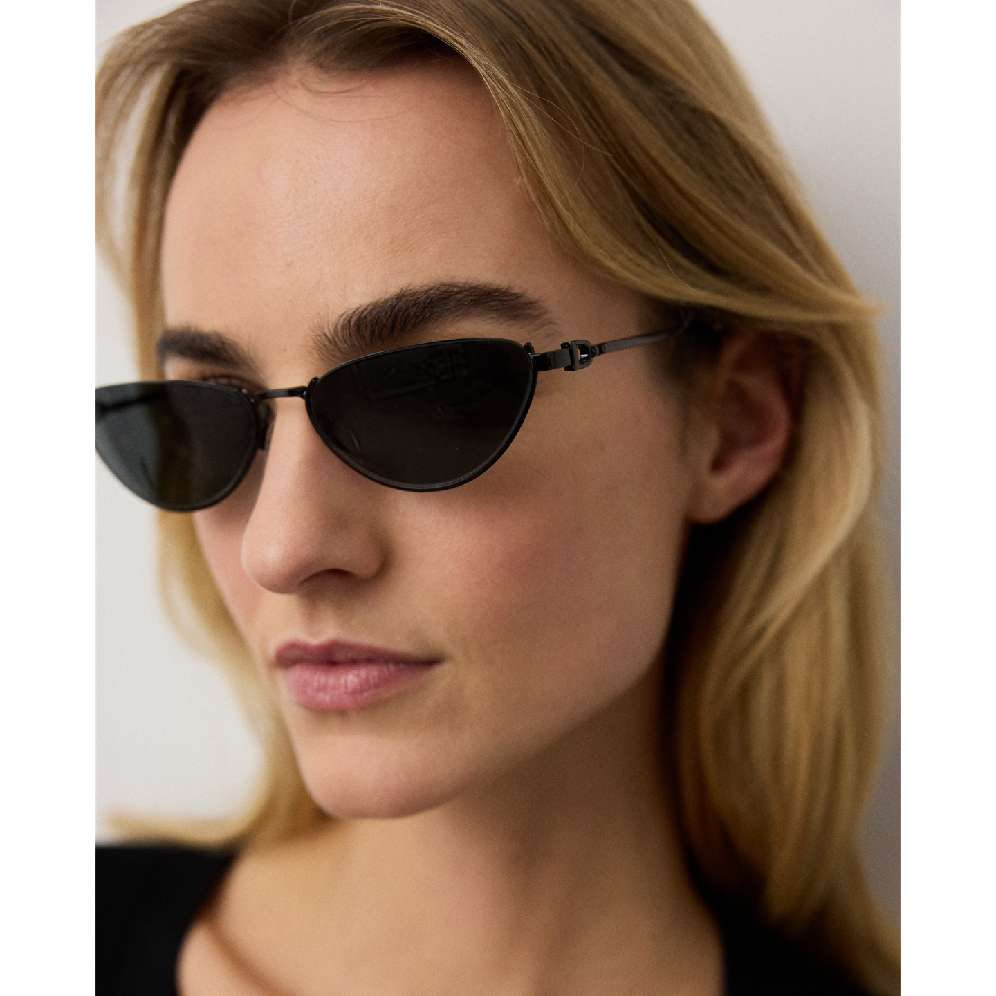 Женские солнцезащитные очки Ralph Lauren Stirrup Cat-Eye, цвет: Блестящий чёрный — фото 2