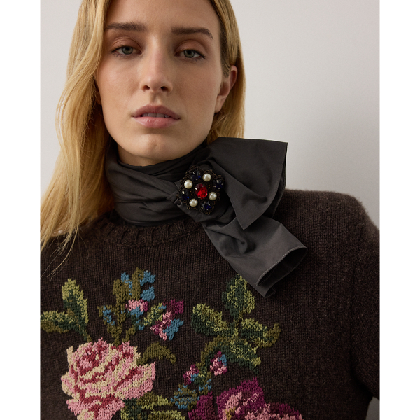 Broche plano con perlas y piedras