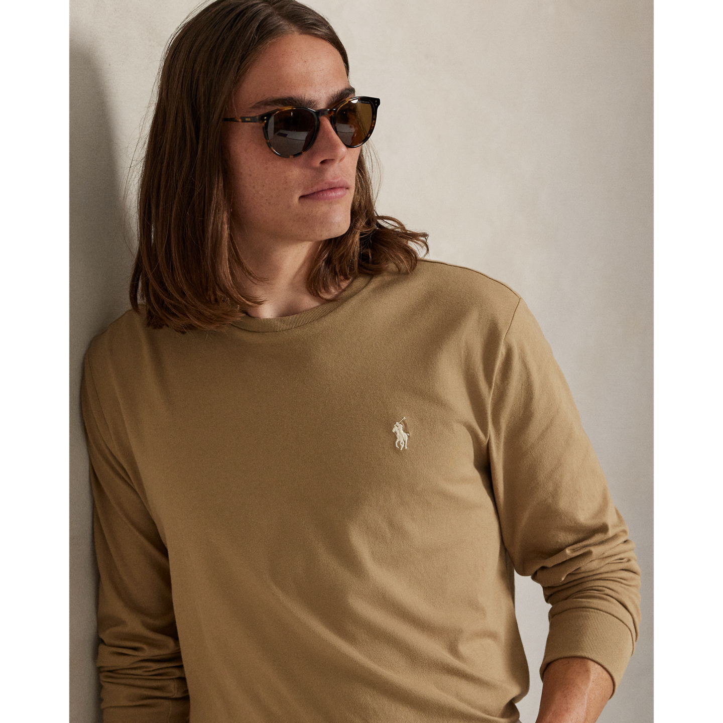 Мужская футболка Ralph Lauren Jersey Long-Sleeve T-Shirt - All Fits, цвет: Рыжевато-коричневый — фото 3