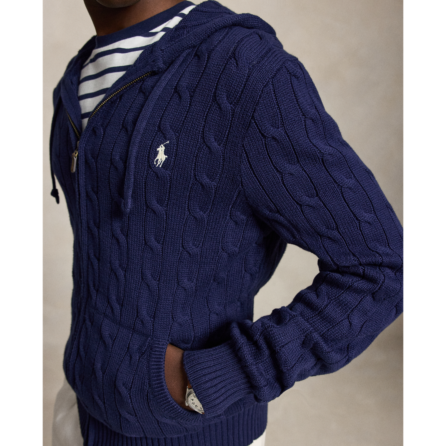 Мужской хлопковый свитер Ralph Lauren вязки косами с капюшоном, цвет: Яркий тёмно-синий — фото 3