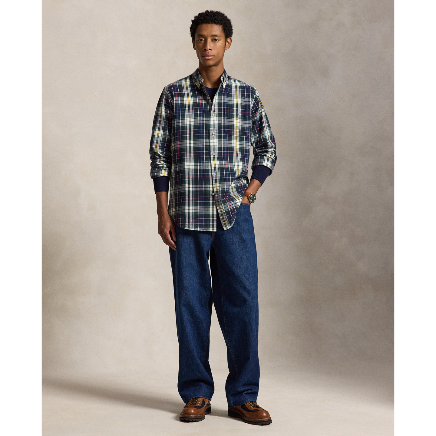 Мужская рубашка Ralph Lauren Classic Fit Plaid Brushed Oxford, цвет: Тёмно-синий зелёный разноцветный — фото 1