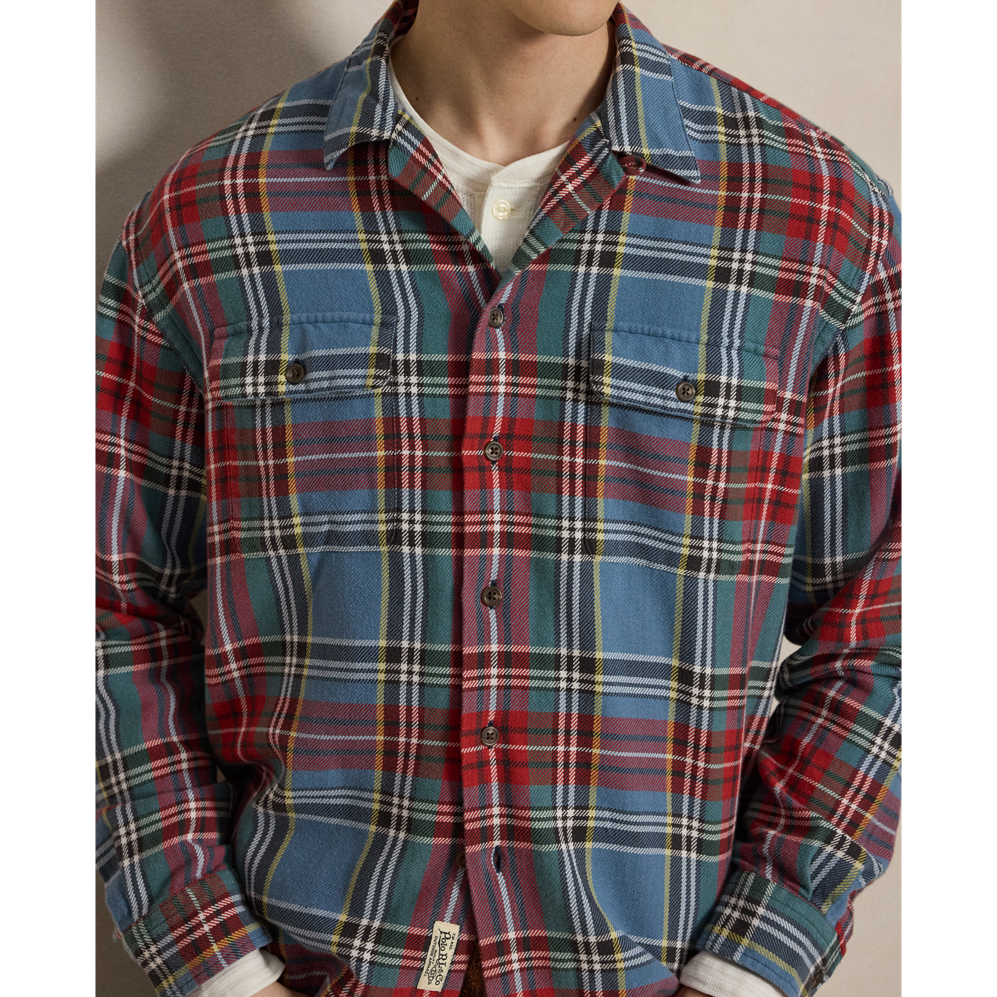 Мужская рубашка Ralph Lauren Classic Fit Plaid Flannel Camp, цвет: Синий красный разноцветный — фото 3
