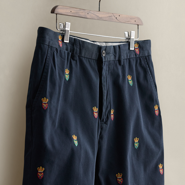c. 2000 Embroidered Short - Size 34W