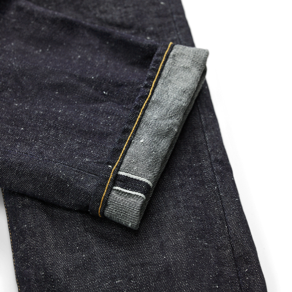 Jean droit rigide en édition limitée