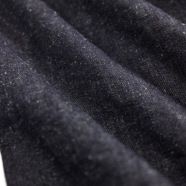 Jean droit rigide en édition limitée