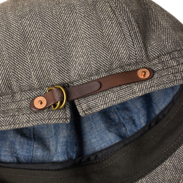 Casquette en serg&eacute; &agrave; chevrons