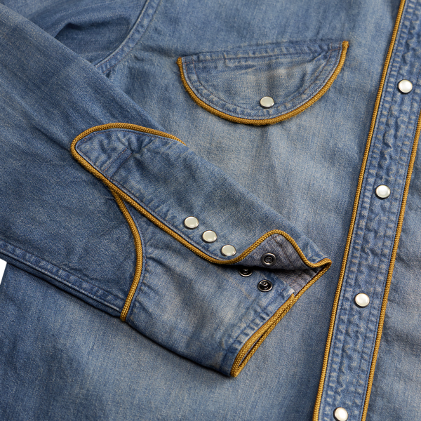 Camicia in denim indaco ricamata