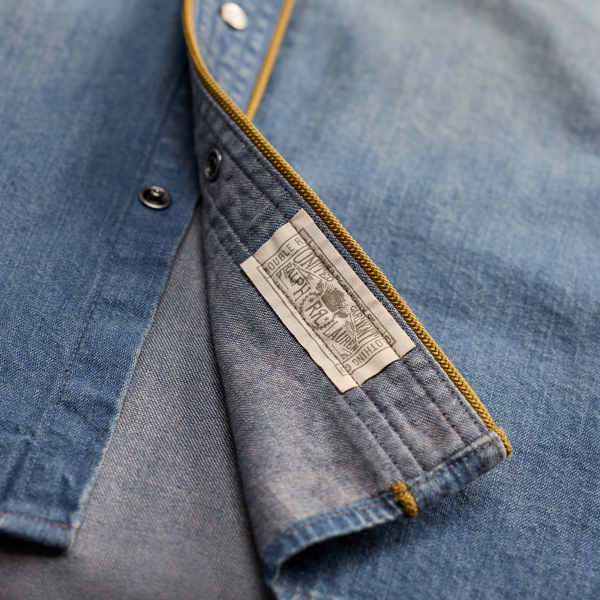 Camicia in denim indaco ricamata