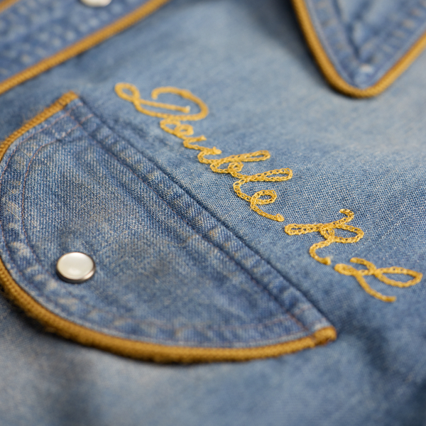 Camicia in denim indaco ricamata