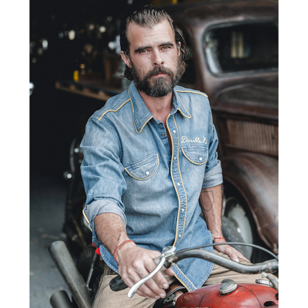 Camicia in denim indaco ricamata