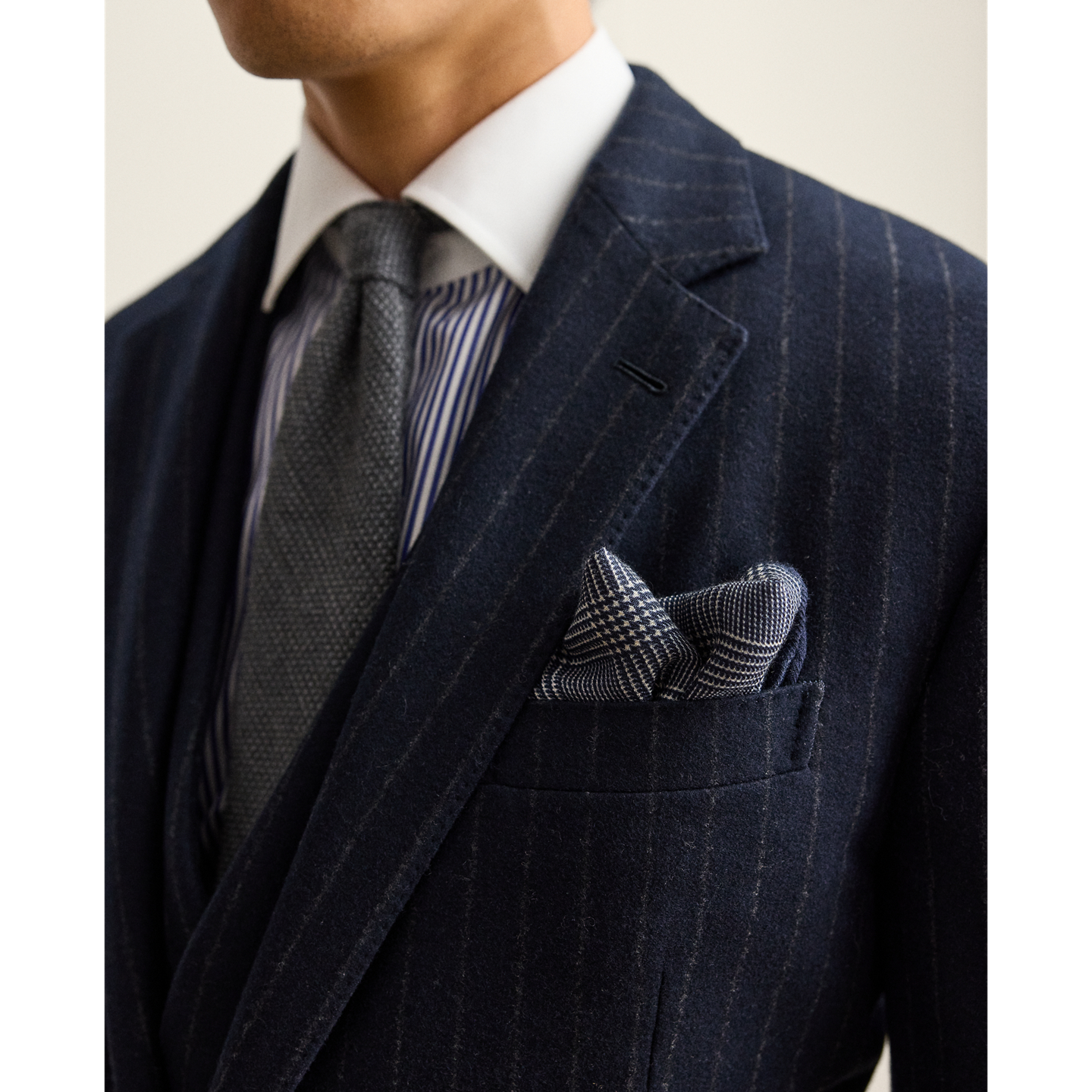 Ralph Lauren Plaid Cashmere-Silk Pocket Square, цвет: Тёмно-синий / Кремовый — фото 2