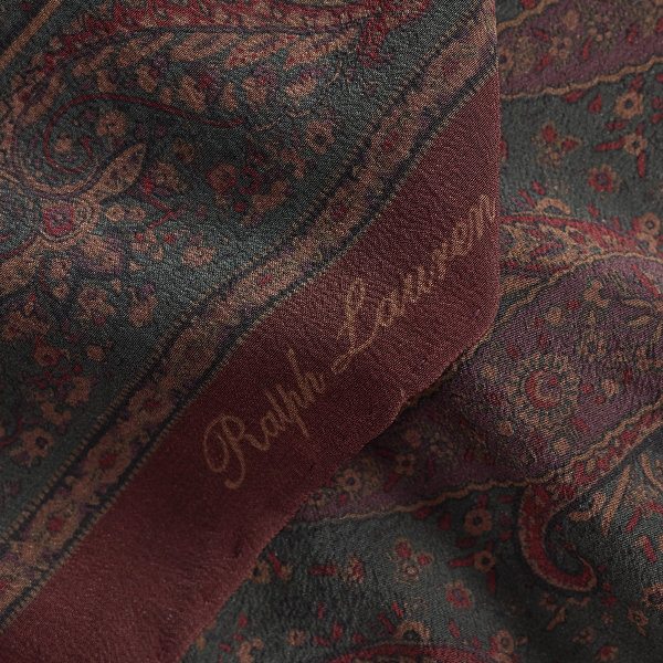 Pa&ntilde;uelo de seda con motivo paisley