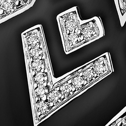 Diamanten und Emaille