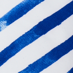 Blauw geschilderde streep