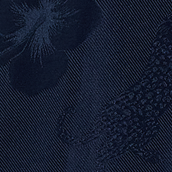 Navy farblich passend